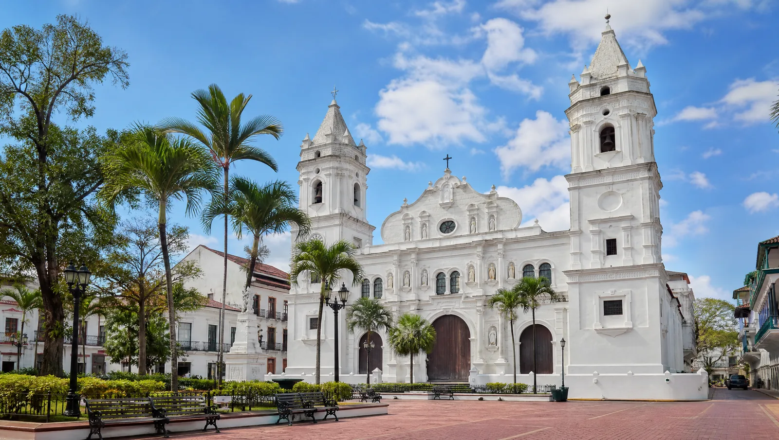 La Catedral Metropolitana en la Plaza de la Independencia