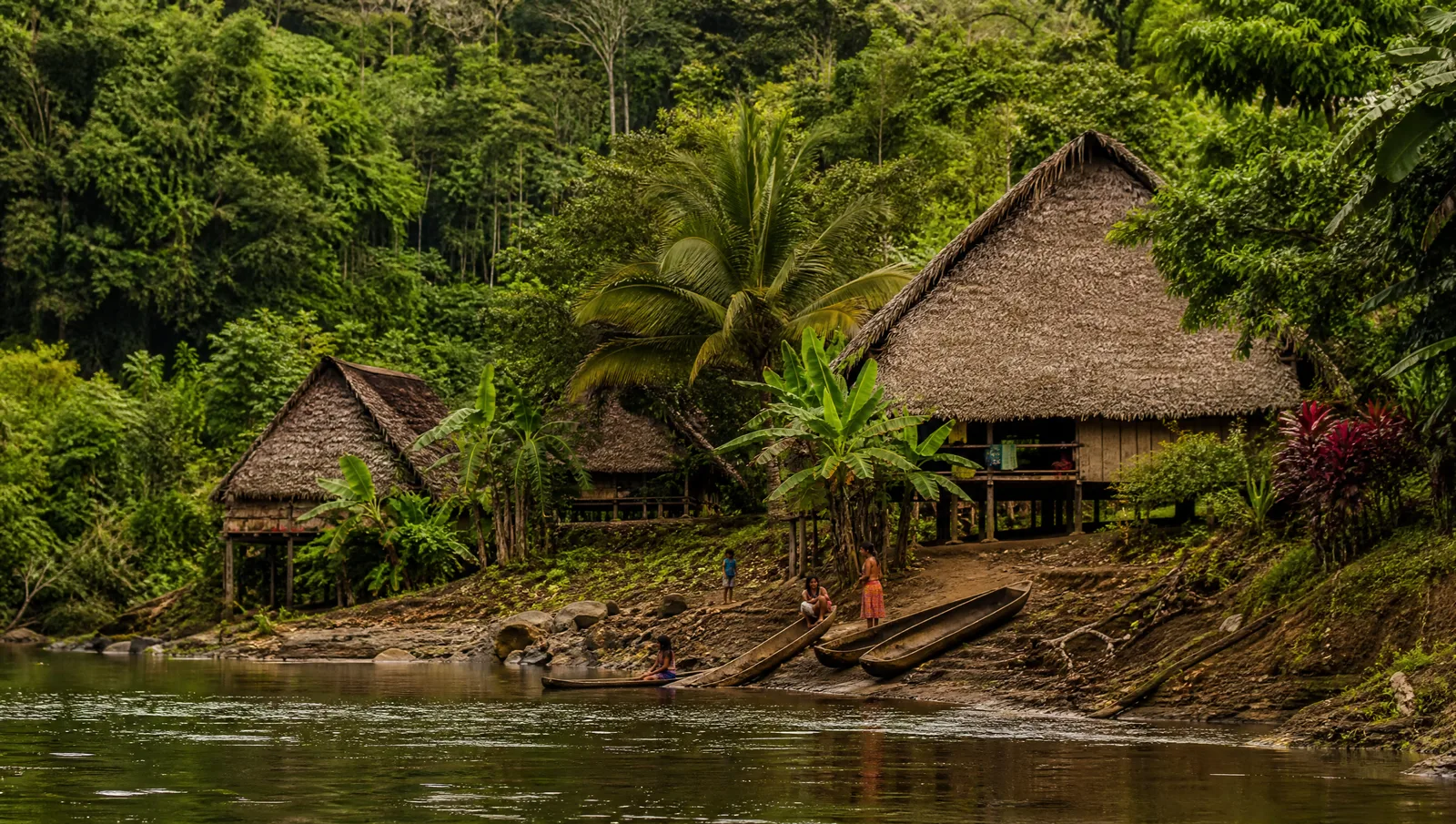 Emberá community on the banks of the Chagres river